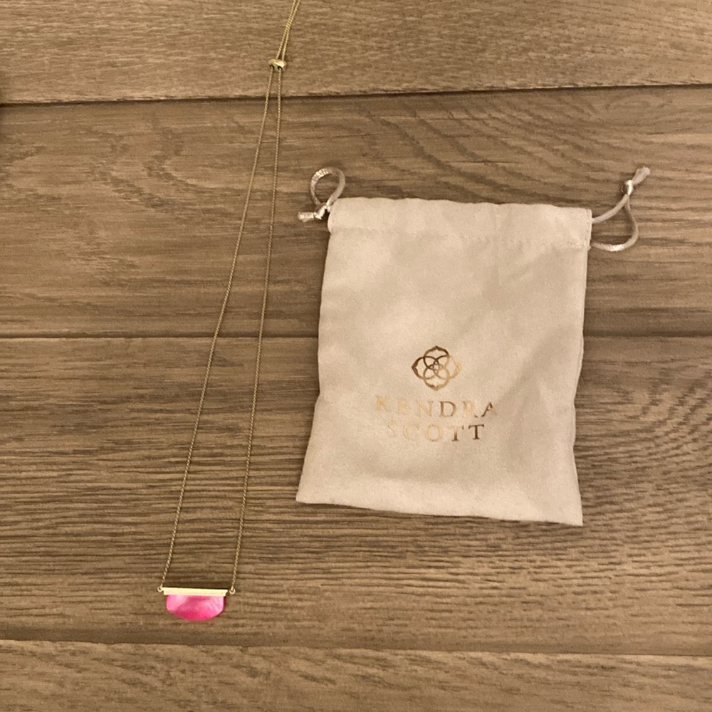 Kendra Scott necklace